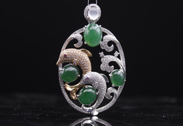 翡翠|收藏翡翠要讲究原则，不是越奇怪的就越有价值，要有好品质才行