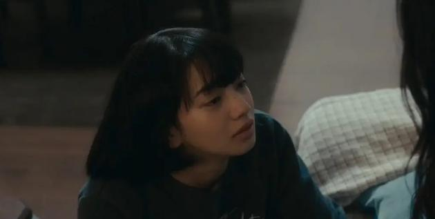 继父每晚都会光顾她的房间,可恨的是,这一切是母亲的主意