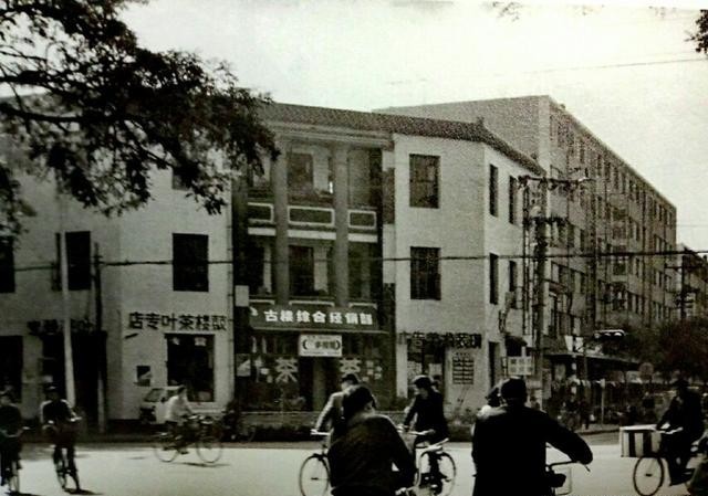 记录保定府 保定城里曾有家“保定旅馆”后改成小商品城 如今成了生活广场