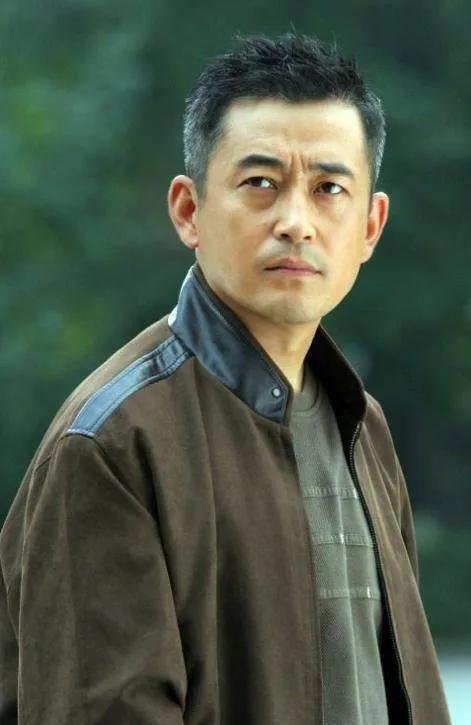 王志飞|“风流大叔”王志飞，和他背后的三个女人，哪个女人伤他最深？