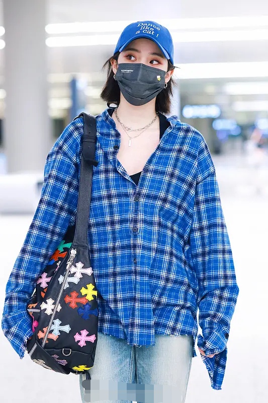 一街拍|欧阳娜娜“变性”造型，男装打扮现身机场，网友：男友力爆棚！