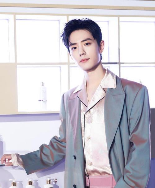 肖战|肖战捅破圈层规则！默不作声为娱圈创造热度，低调逆袭让人敬畏