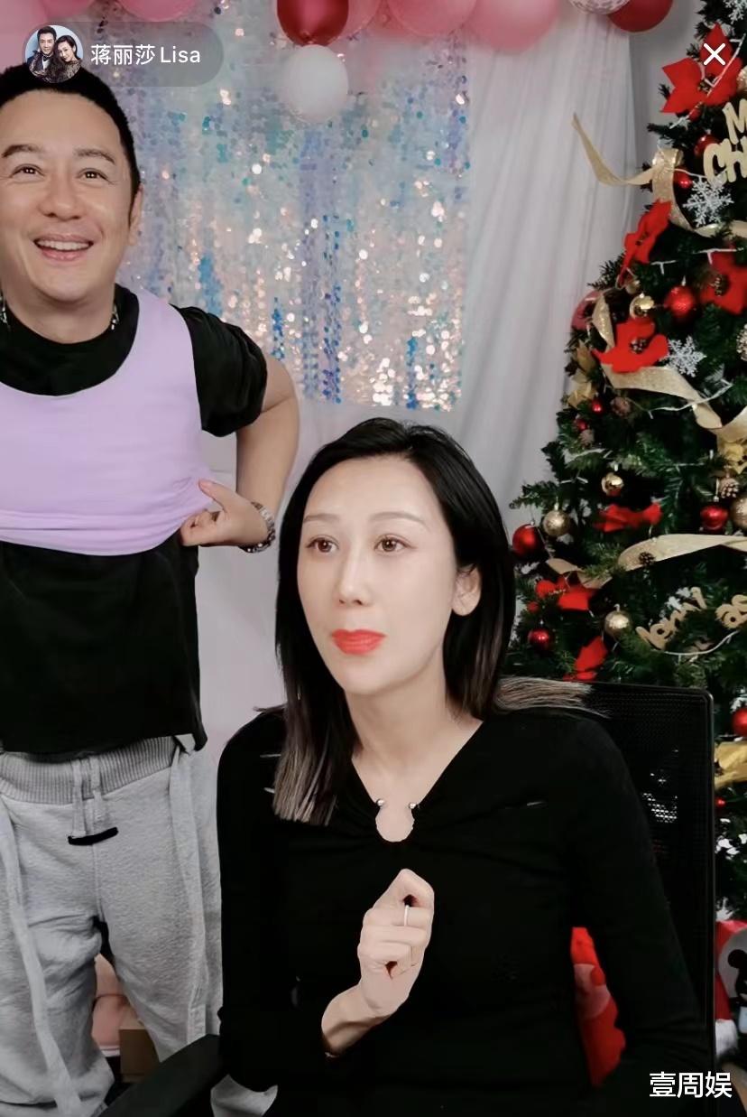 陈浩民|蒋丽莎直播间卖货，陈浩民担任模特，确定不是穿的女生背心？