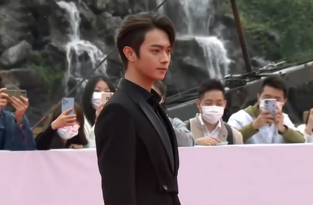 横店|横店文荣奖星光熠熠！成龙带伤助阵，刘浩存获大奖，徐帆曾黎惊艳