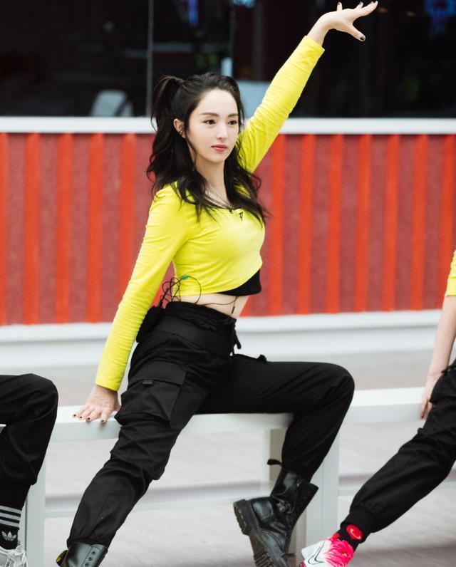 乘风破浪的姐姐第二季|《浪姐2》人气排名：李菲儿赶超那英进前三，第一名断崖式领先