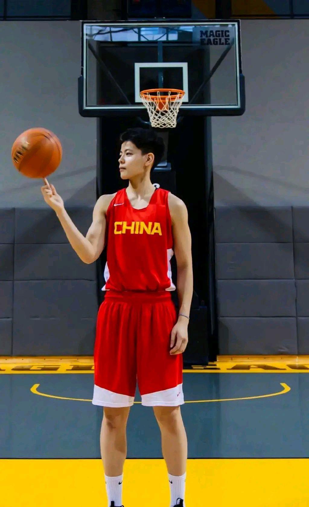 吴倩|赵丽颖戏里戏外都温柔?杨紫一句话暴露球技差?毛晓彤是潜力股?