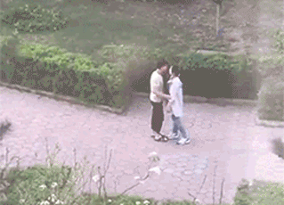 萌控孩|“相亲的小姐姐，一定要让我陪她荡秋千，谁知道这到底是什么操作啊？”