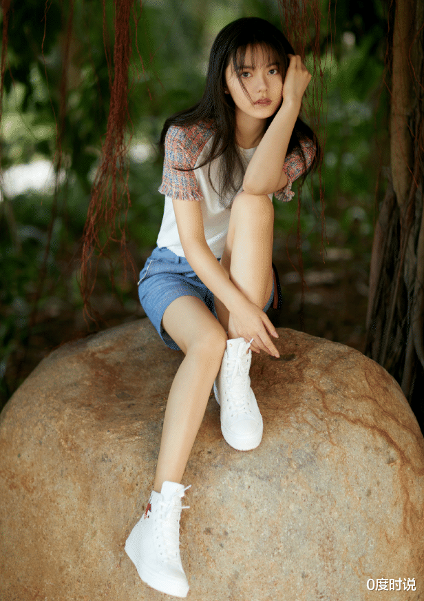 赵今麦|有种“敢穿”叫赵今麦成年后，挑战性感女团热裤，抬腿时完胜关晓彤