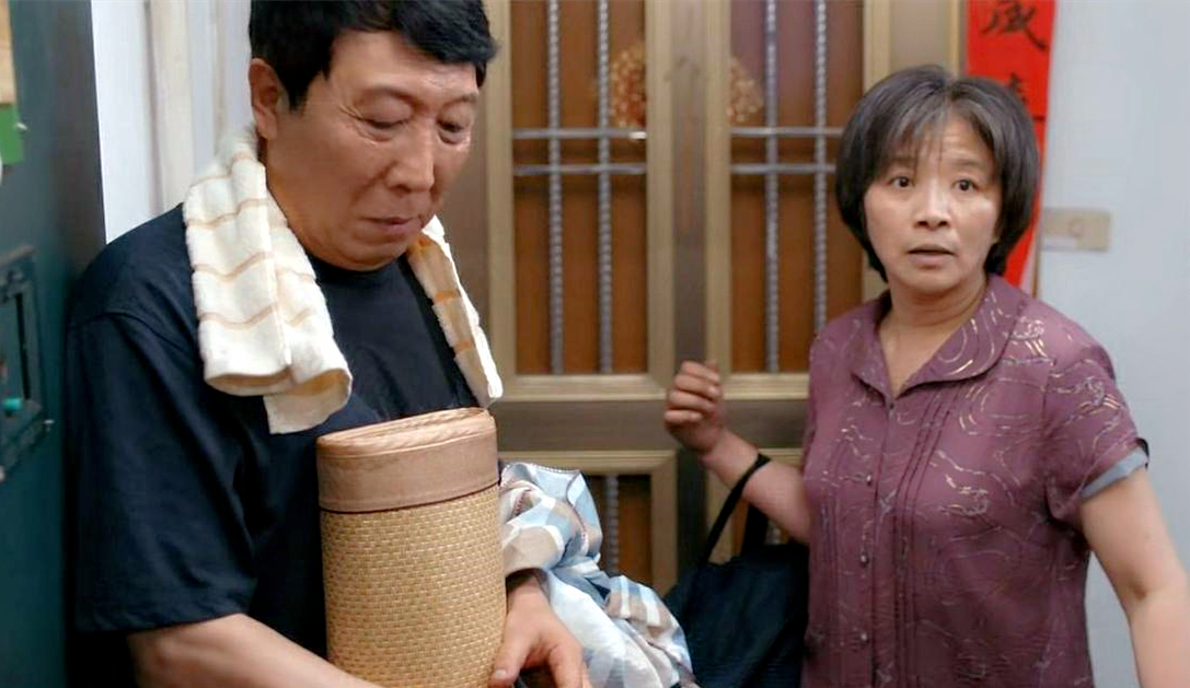 陈腔野调 赠孙女3套房不被赡养反被起诉：聪明的老人，都善于给自己留后手