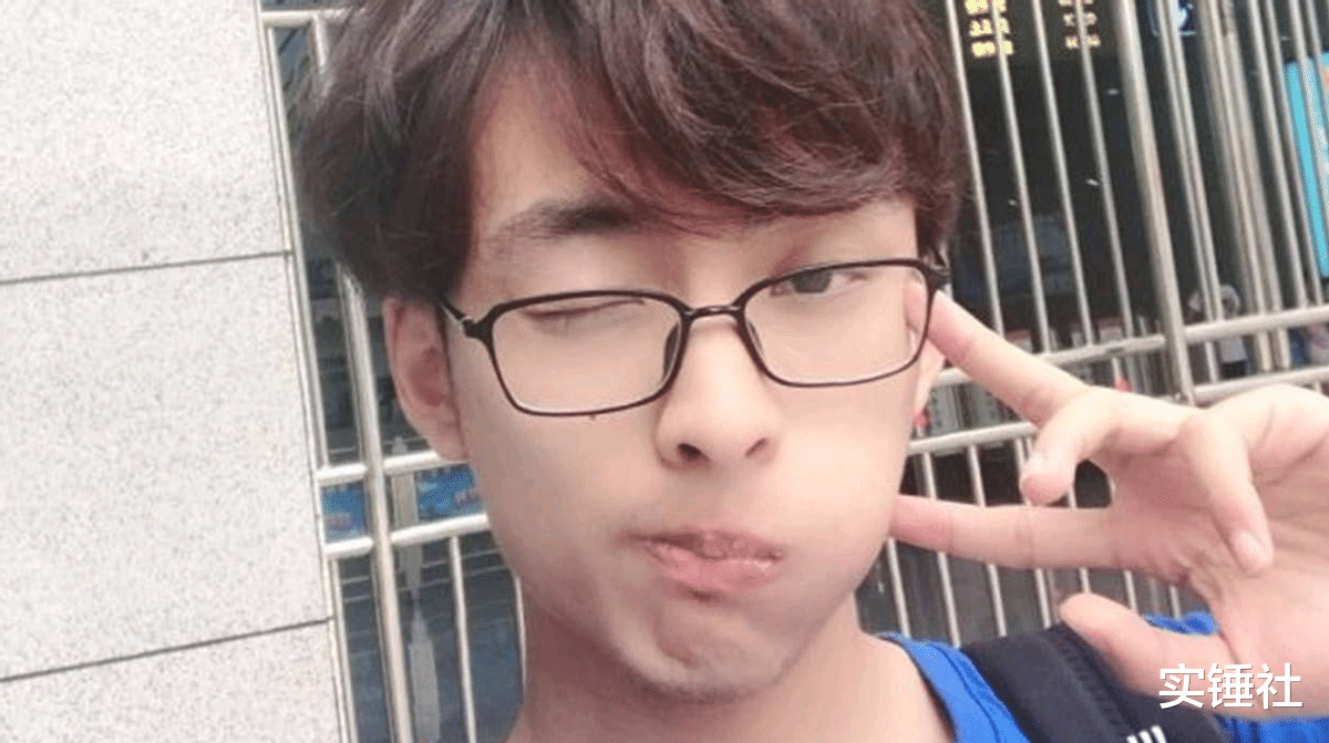 老夫子|“多名女网红开撕赖神”王者一哥级主播翻车，海王聊天记录被公开