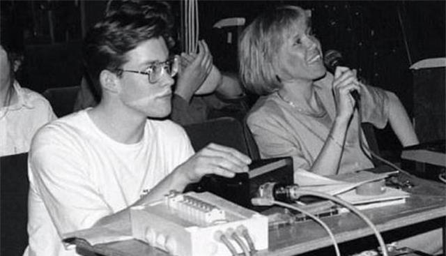 埃马纽埃尔·马克龙|1994年，41岁的布丽吉特婚内出轨16岁的马克龙，丈夫羞愤离家出走