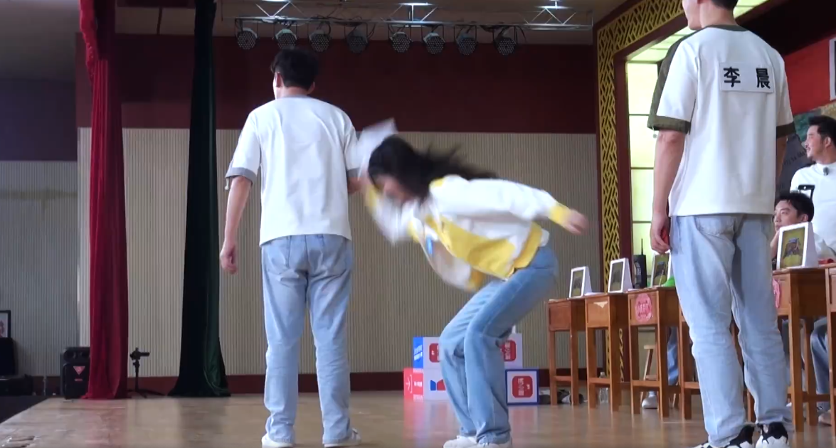 奔跑吧兄弟|本想是请来凑数的，结果却成收视接力棒，《跑男》这次又抽到宝了