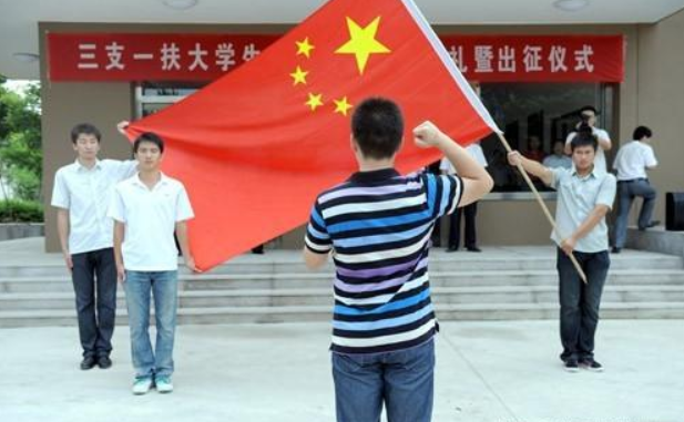 穿衣搭配|往届生的“春天”来了,“铁饭碗”岗位大量招人,满两年可享编制