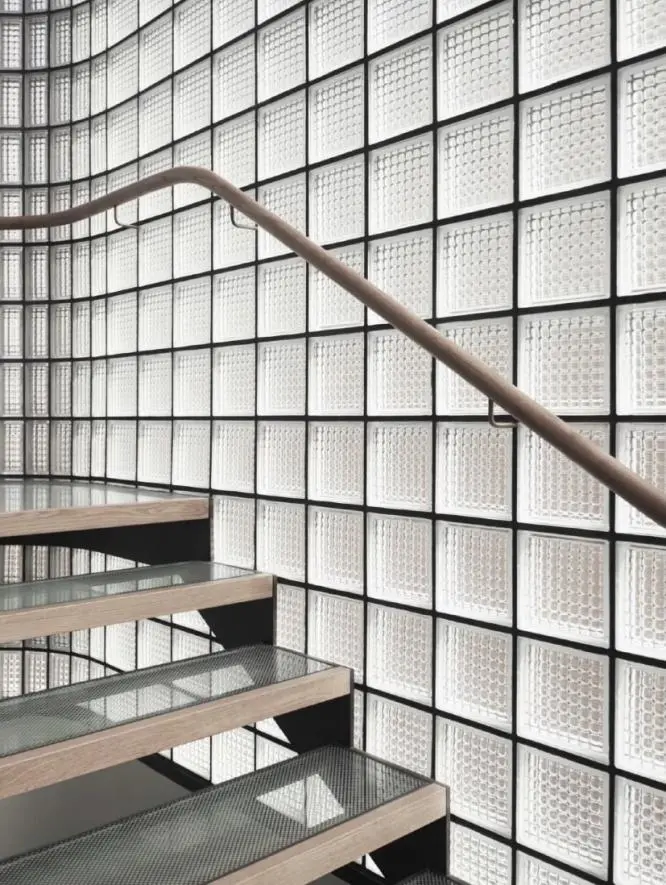 装修设计大全|超仙玻璃砖，一秒拉开和邻居家的时尚距离！