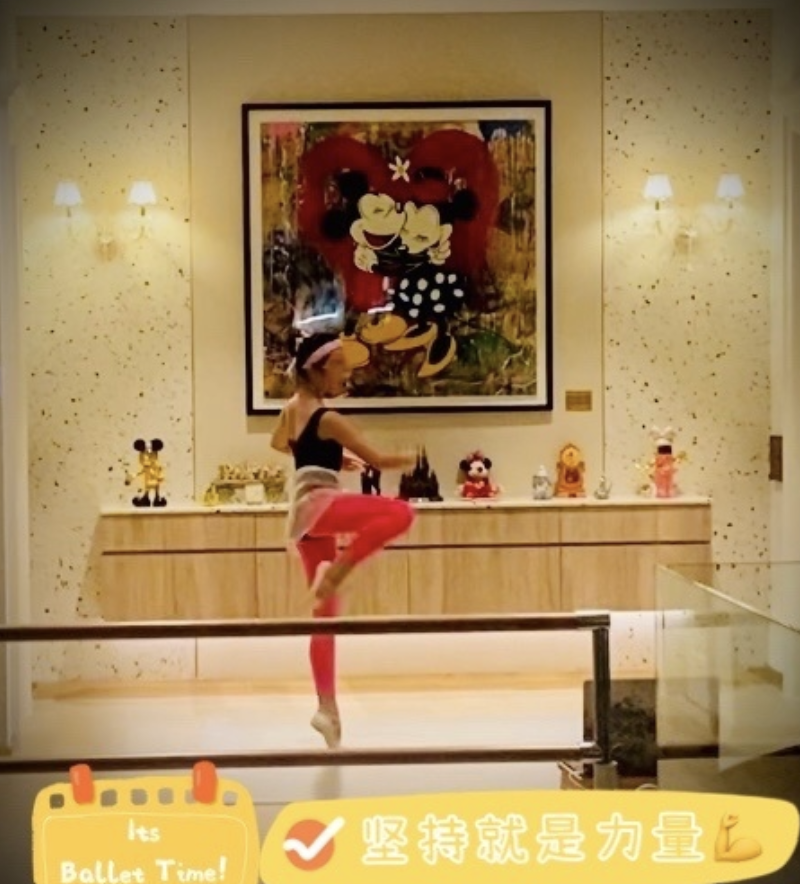 吴尊|吴尊晒自拍秀肌肉，意外曝光新豪宅内景，健身房星空影院配置超全