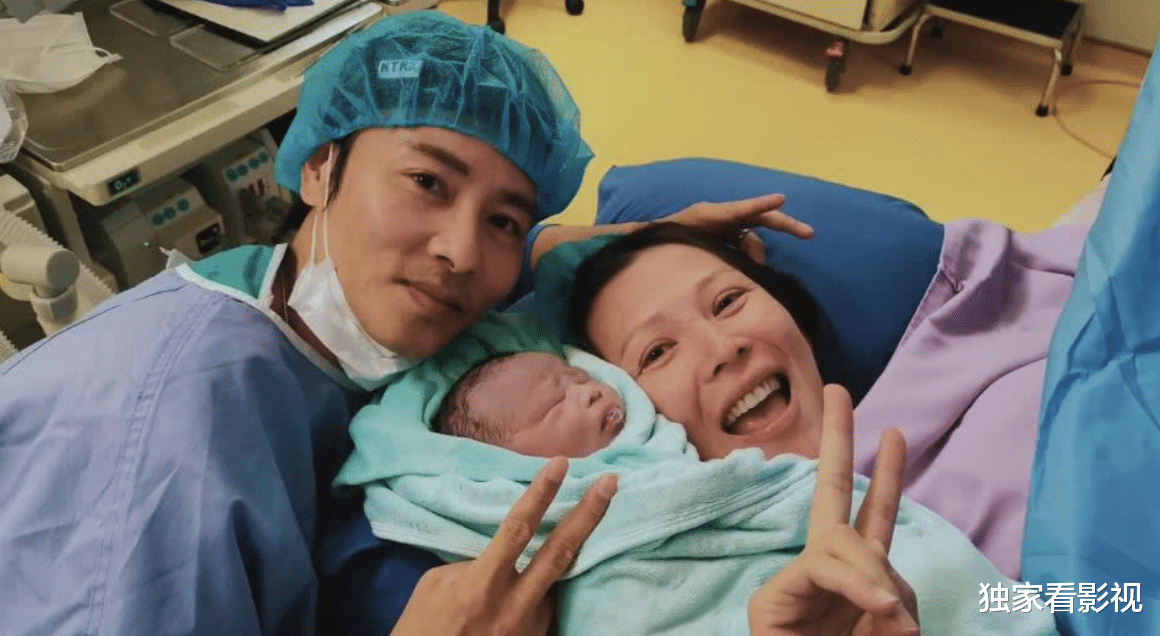 梁洛施|10位女星生完娃晒照：有人素颜能打，有人颜值暴跌，三宝妈最卑微