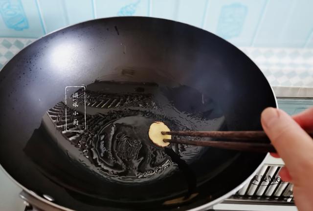 袁建明聊育儿|酱烧黄花鱼的家常做法，肉质细嫩入味，汤汁浓郁，拌饭吃太香了