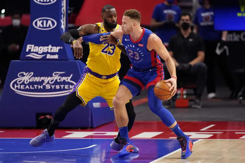 湖人队|就81万零花钱？湖人捡漏市场一盘死棋！也许保罗才是格里芬的知己