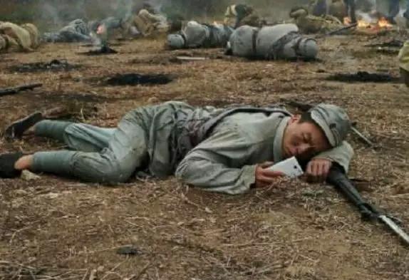 穿帮镜头|影视剧中那些让人无力吐槽的穿帮镜头，网友：热巴的皮裤才是亮点