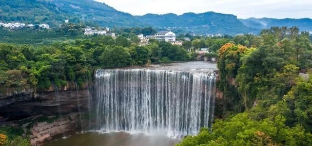 大理 重庆人造瀑布走红,规模比黄果树瀑布大,却遭网友吐槽