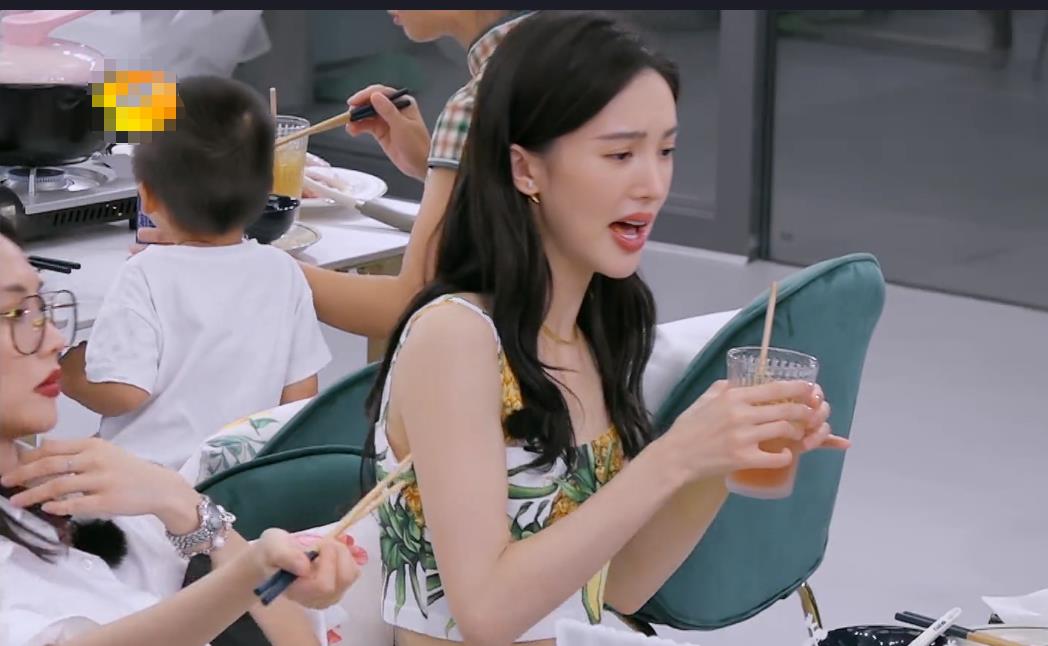 梦迁几度|《中餐厅》再现混乱剪辑，金晨发型连环跳戏，同一场景频繁切换