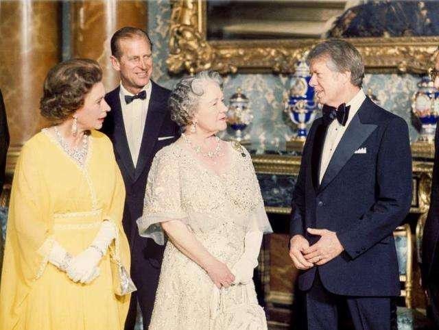 英国|英女王母亲102岁去世，没能阻止卡米拉进门，将大半遗产留给哈里