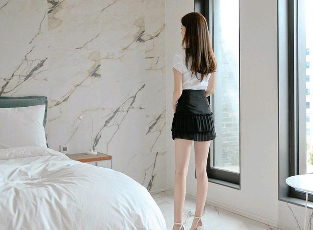 心壹文学|女神孙允珠高清时尚搭配:盛夏纯情曼妙的学园春白衬裙