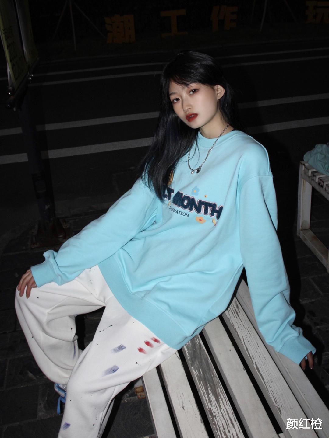 颜红橙|小个子女生怎么穿？白衬衫搭配短裤清爽利落，显高又有活力