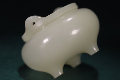 |回流 老和田玉三足炉、精致乖巧