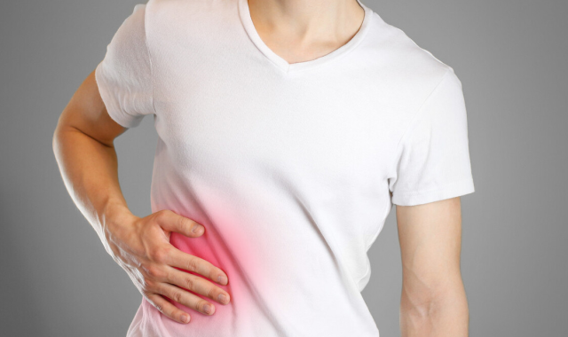 肝脏|别只顾着抽烟喝酒,医生提醒:身体出现4种异常,或是肝要亮“红灯”