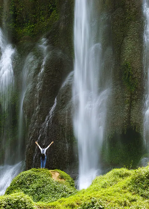 新广西 据说这是国内最美的景观公路之一,沿着它走,可以到达“秘境桃花源”