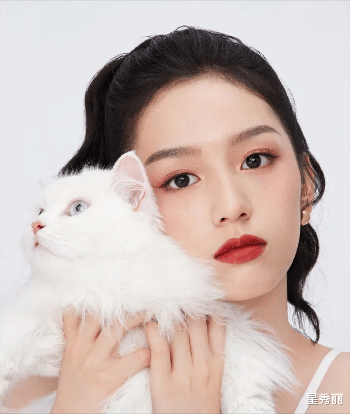 卷发 美妆和男星们，能不能放过彼此？