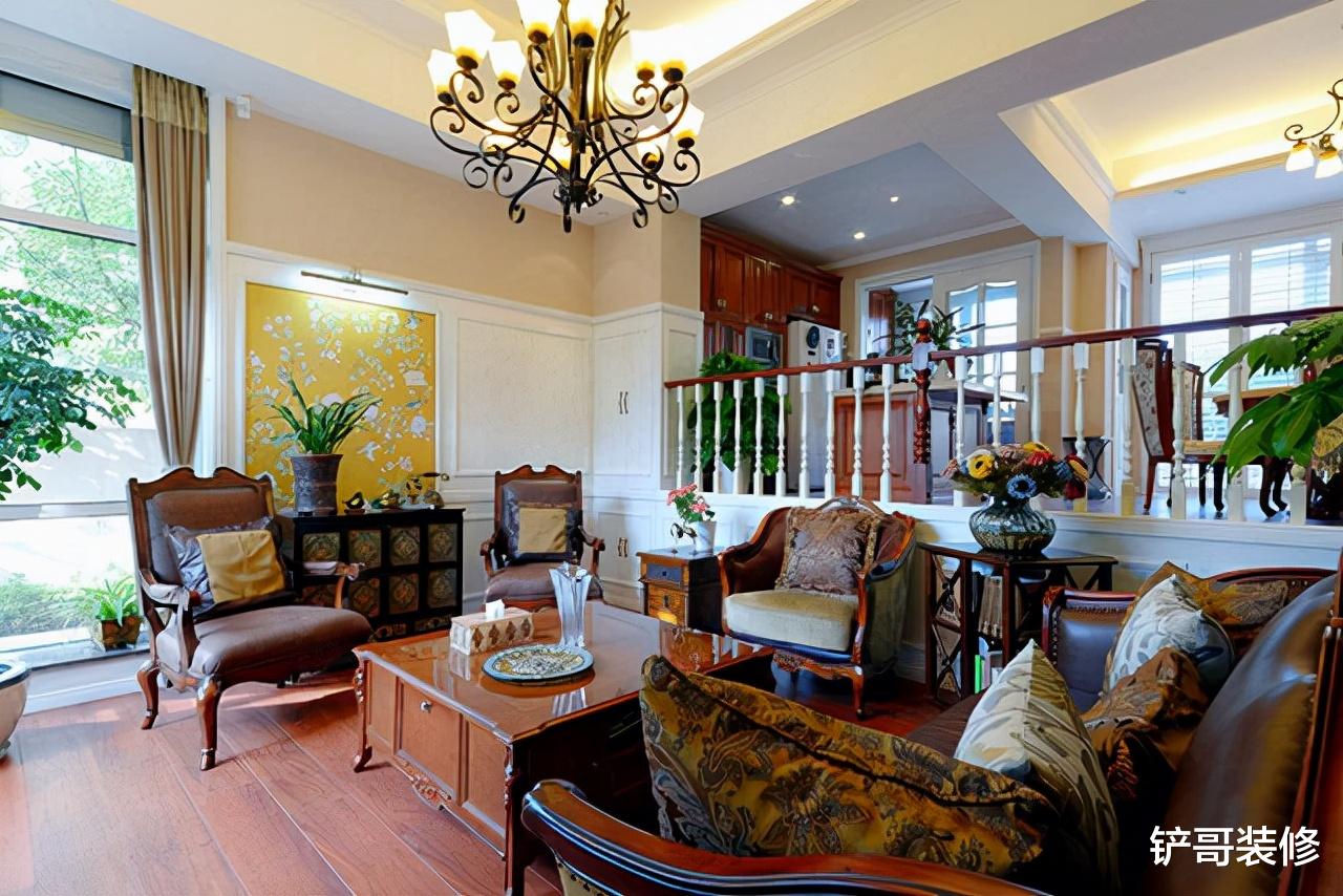 美式别墅的独特韵味，客厅没有电视也很美，复古和浪漫并存?