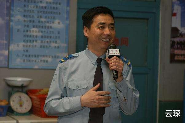 范明|老戏骨范明:娶大4岁的二婚妻子,继子是他的骄傲也是国家的骄傲