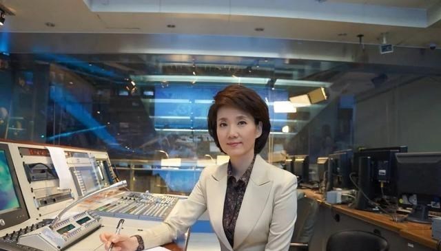 央视|“央视主播”李修平，有过一次婚姻，42岁再婚仍幸福，58岁无子女