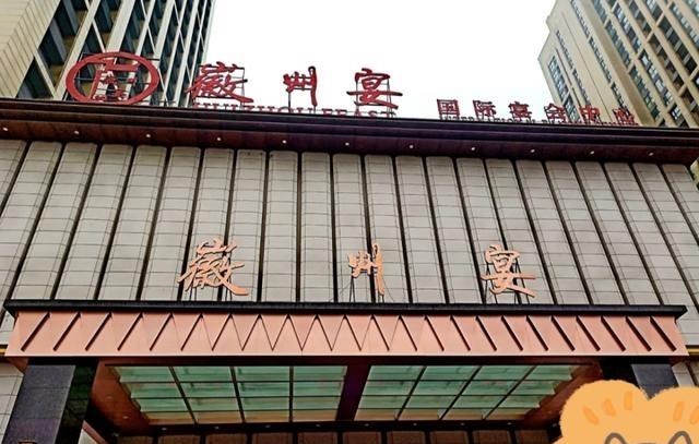 徽州 为何网友不依不饶呢?其实安徽蚌埠徽州宴老板娘和老板比谁都清楚