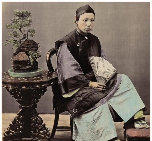 缘来妈咪|外国摄影家拍下的晚清百姓真实样貌彩照，原来与影剧里完全不同