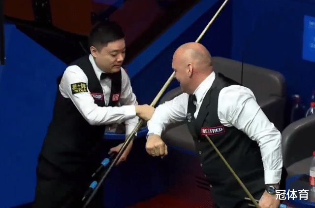 丁俊晖|漂亮！丁俊晖黑球绝杀反超世界冠军，上届亚军连赢3局仍落后