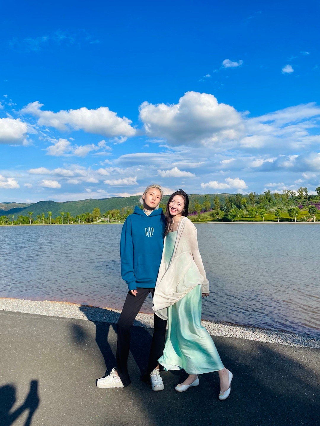 |陈露平台认证“颜值博主”？晒“花海照”，帧帧大片既视感