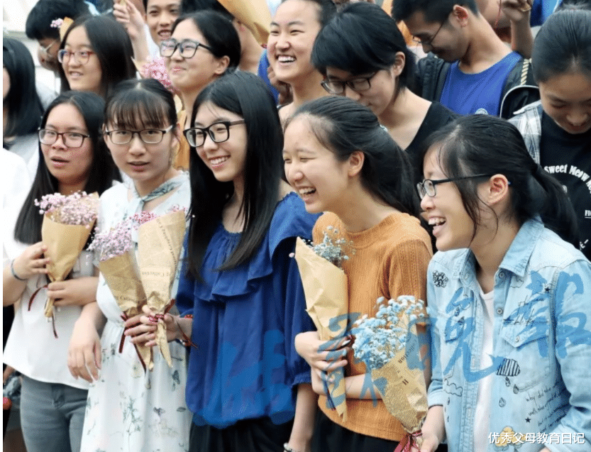 大学|高考毕业生的零食清单火了，假期照这个囤没错，就这看着都馋