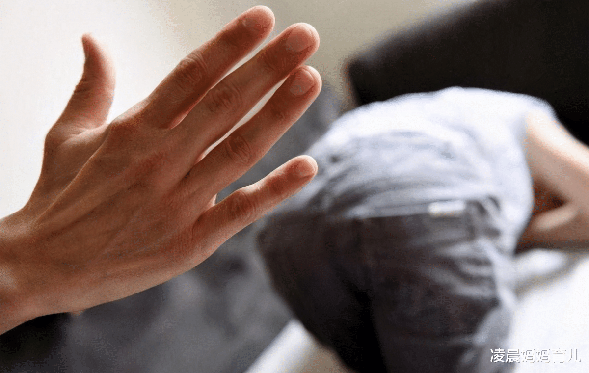 凌晨妈妈育儿|经常挨打的孩子，不良行为的比例明显高于其他孩子，不用等以后！