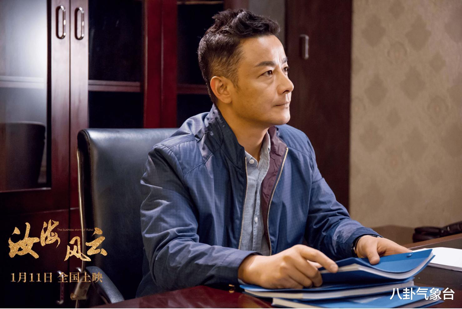 周浩东|演员周浩东，27岁上北电，养父是他前行路上最大的支持