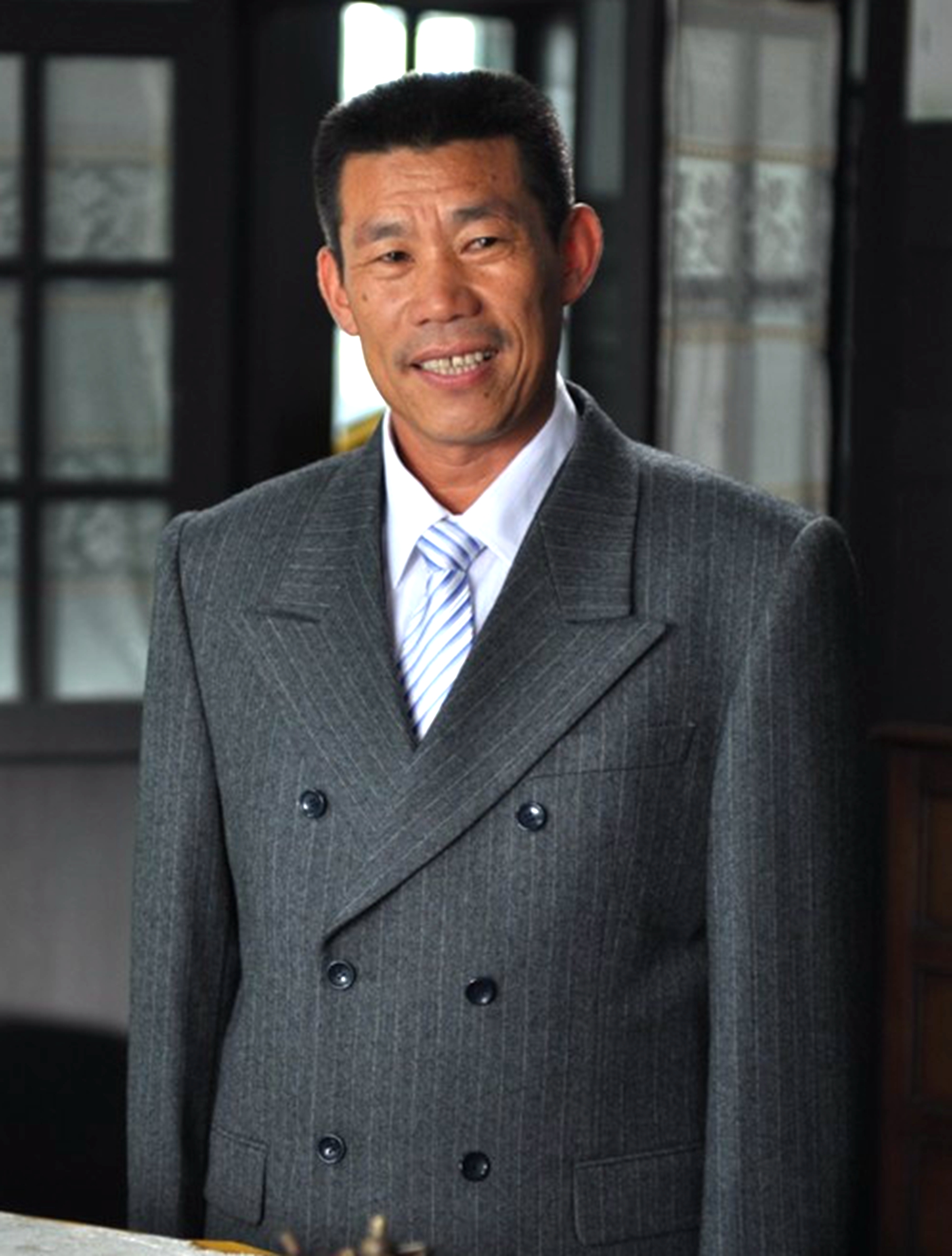 亮剑|《亮剑》剧组缺经费，导演把司机拉来“凑数”，不料意外捧红了他