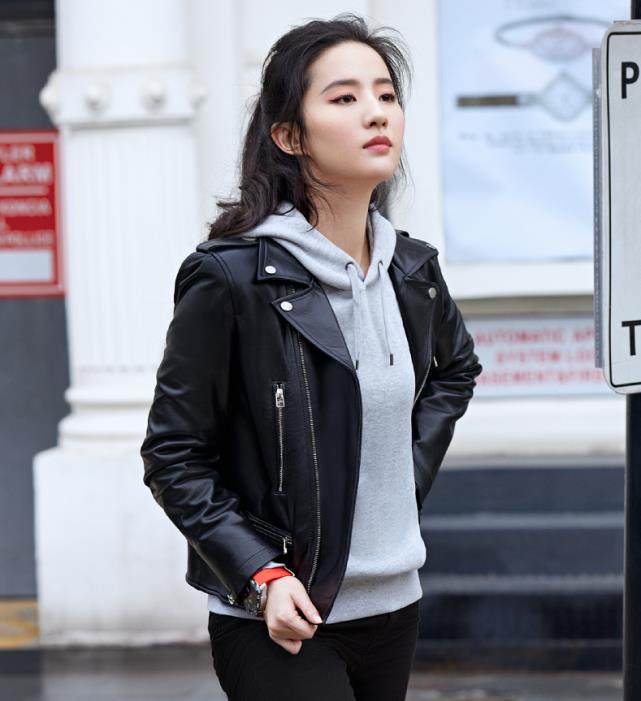 刘亦菲|33岁刘亦菲“比例失调”太严重！看脸以为130斤，腿却令人崩溃