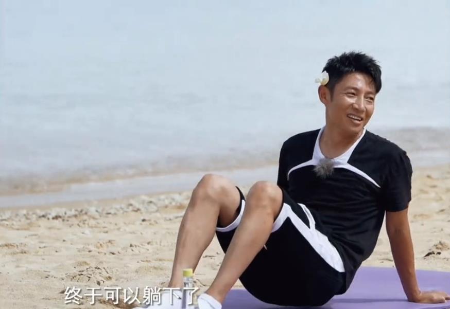 菠菜|央视主持人集体练瑜伽，瑜伽已是最时尚的生活方式之一！