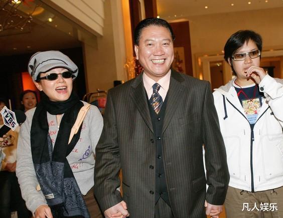 李靓蕾|李靓蕾与“男子”亲密照流出，牵出港圈大佬一段旧情