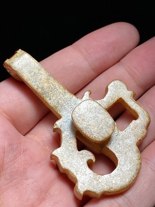|战国 和田玉沁色 螭龙 玉钩 带钩 龙钩