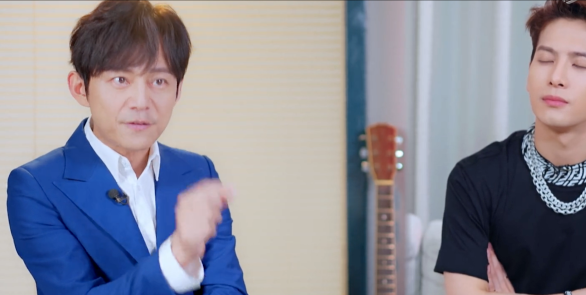 赵丽颖|离婚真实状态，赵丽颖躲在镜头外发呆，眼神忧伤，何炅也不敢打扰