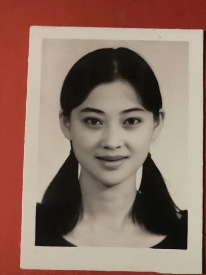 秦海璐|中戏96级艺考证件照曝光：章子怡清纯可人，曾黎变化最大