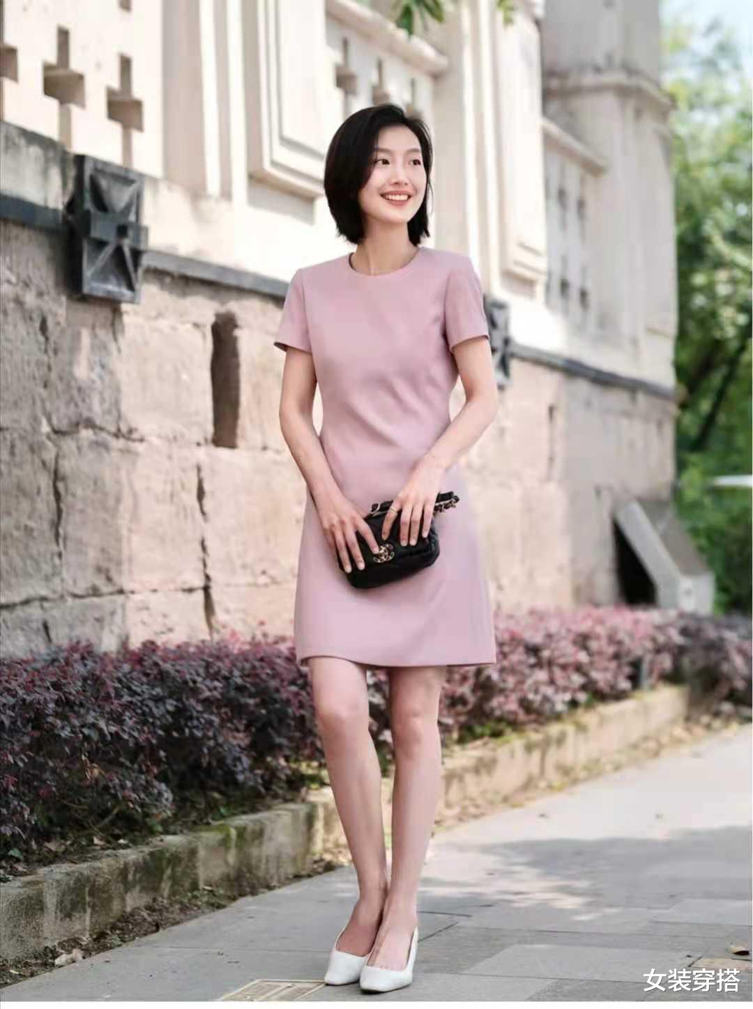 女装穿搭|粉色连衣裙配什么颜色的鞋子好看